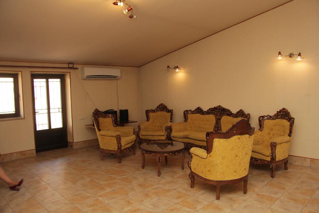 Rafael Hostel Yerevan Exterior photo