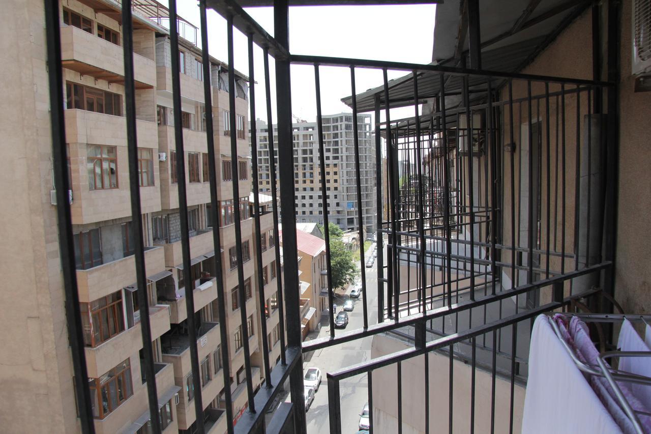 Rafael Hostel Yerevan Exterior photo